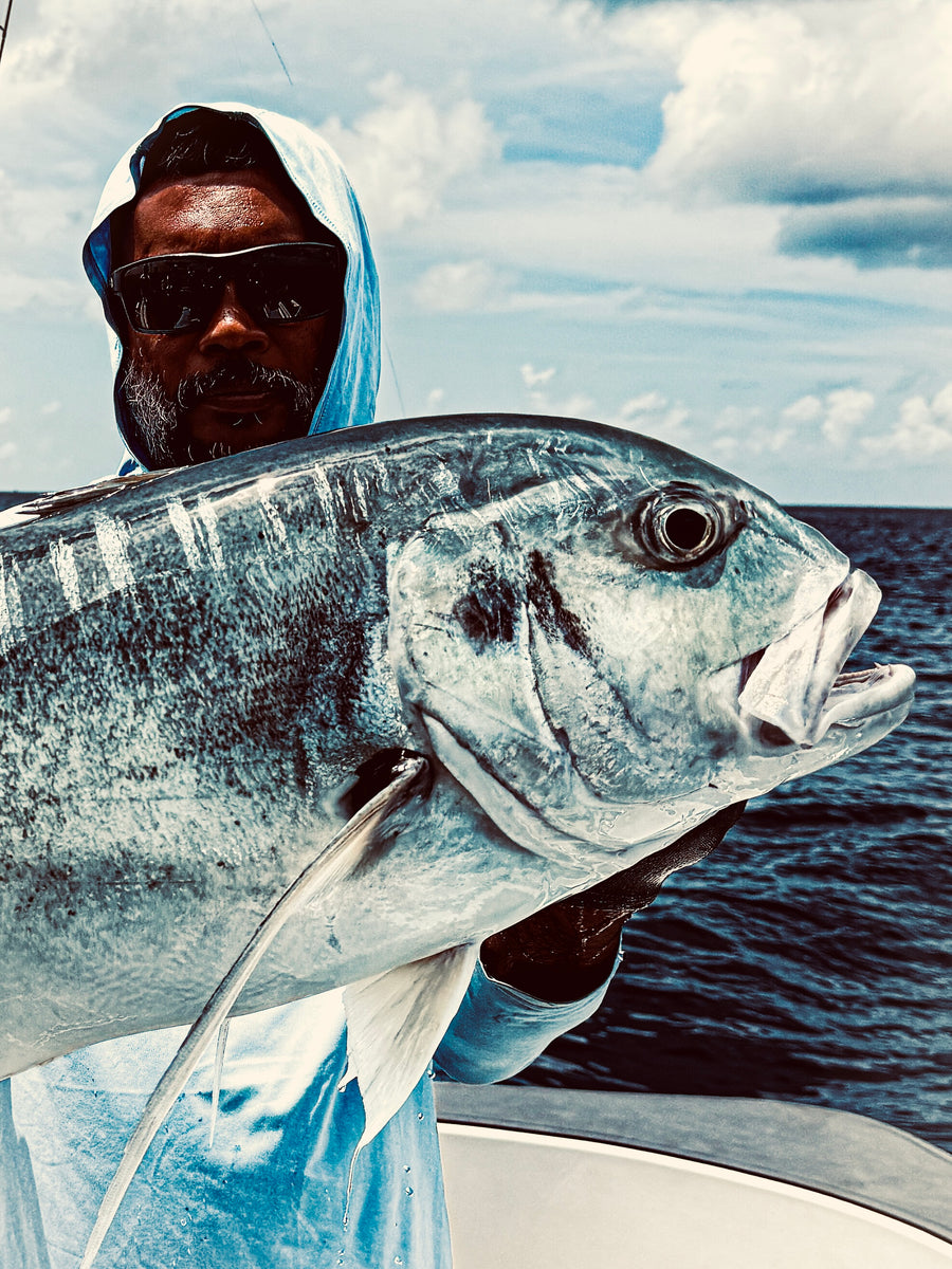 The king of the reef—15kg Giant Trevally
